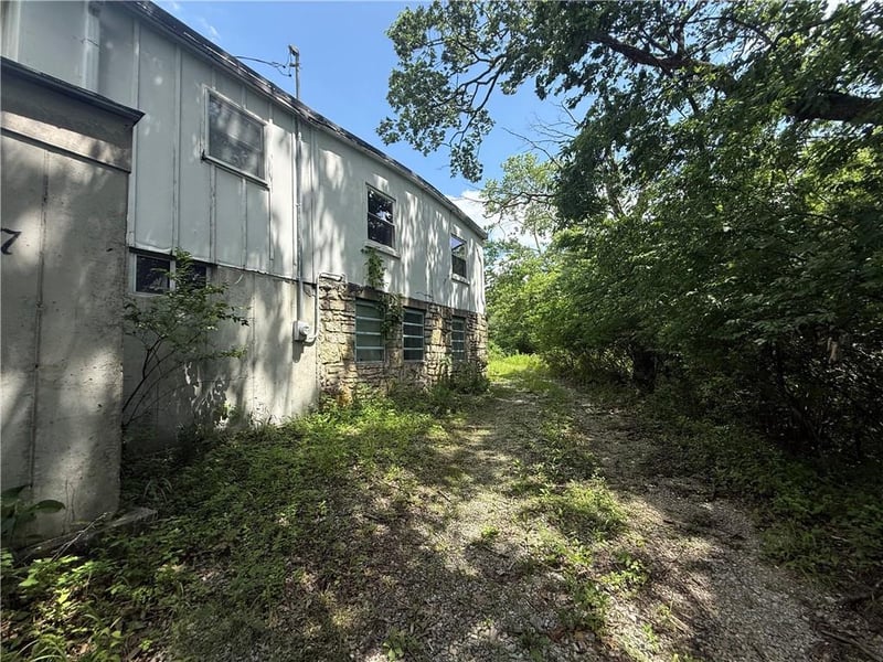 4717 Northwood Rd, Riverside, MO 64150