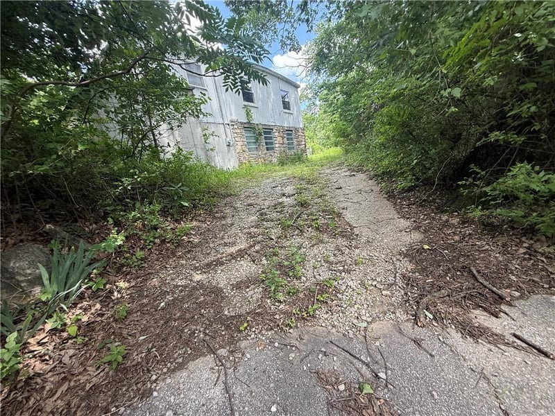 4717 Northwood Rd, Riverside, MO 64150