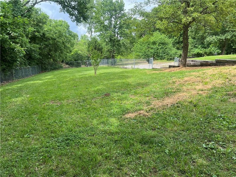 2010 E 129th St, Kansas City, MO 64146