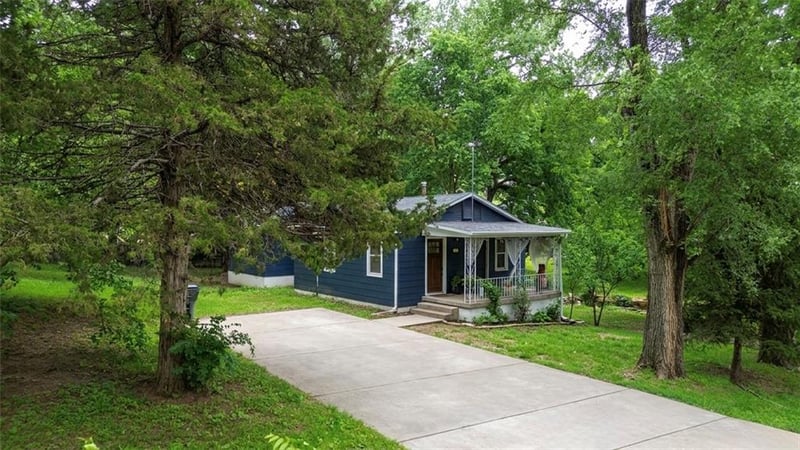 111 N Oxford Ave, Independence, MO 64053