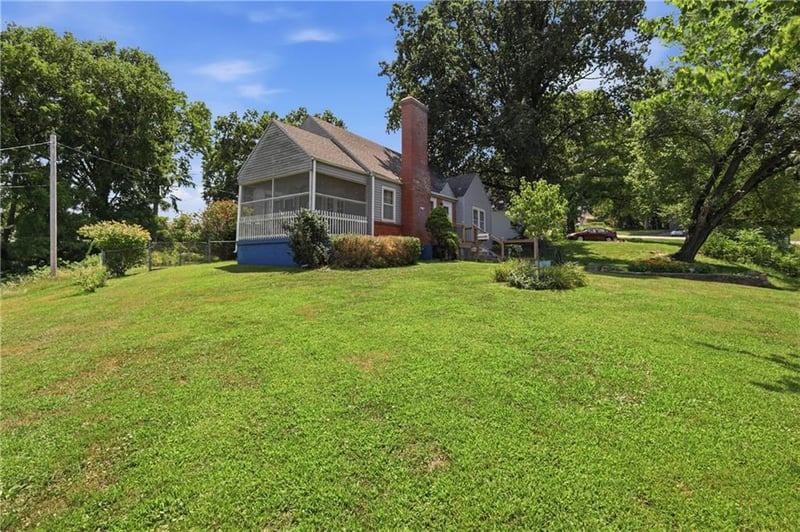 5341 Spruce Ave, Kansas City, MO 64119