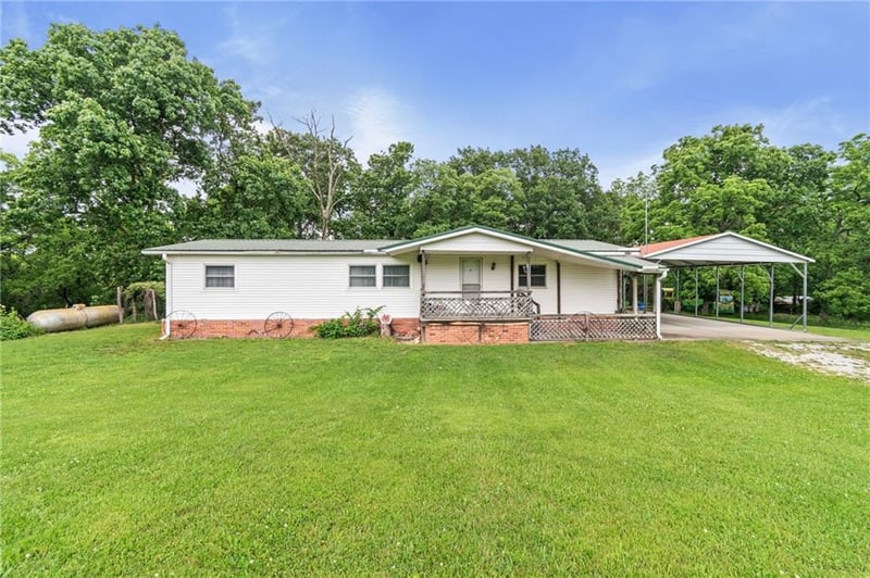 33580 202nd St, Lawson, MO 64062