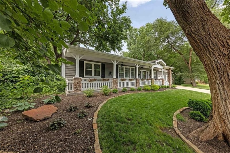 8530 86th Ter, Overland Park, KS 66212