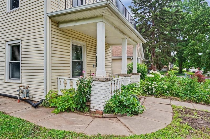 907 Broadway St, Leavenworth, KS 66048