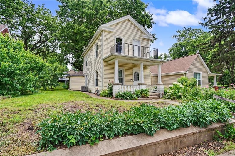 907 Broadway St, Leavenworth, KS 66048