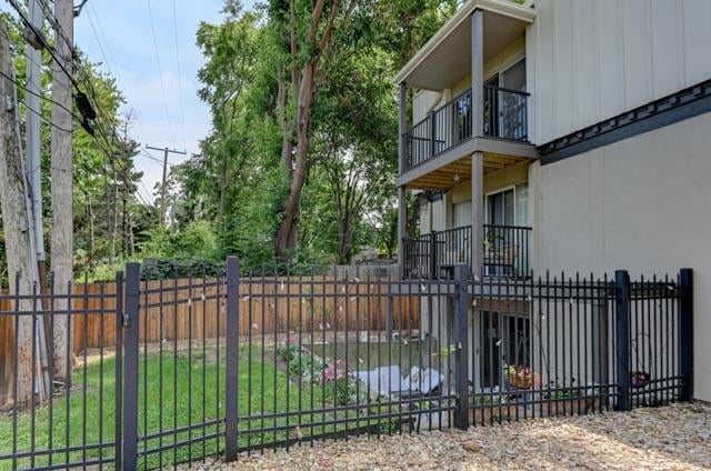 4157 Roanoke Rd #12, Kansas City, MO 64111