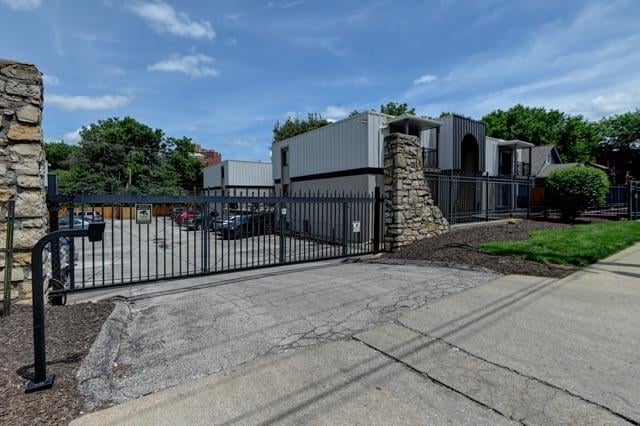 4157 Roanoke Rd #12, Kansas City, MO 64111