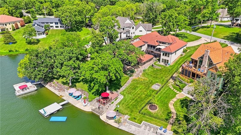 7810 Scenic Dr, Weatherby Lake, MO 64152