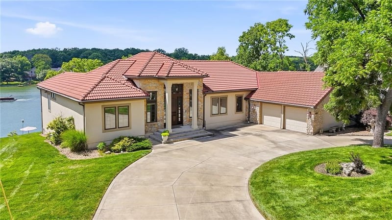 7810 Scenic Dr, Weatherby Lake, MO 64152