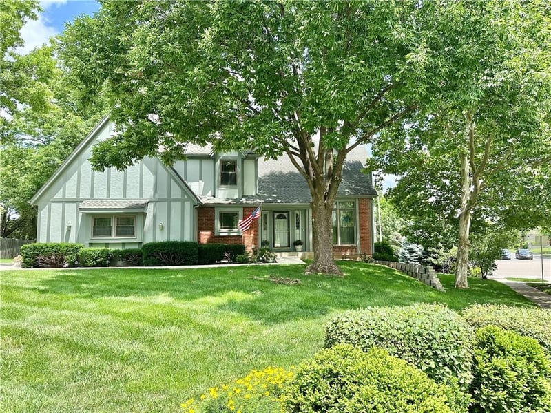 8700 113th St, Overland Park, KS 66210