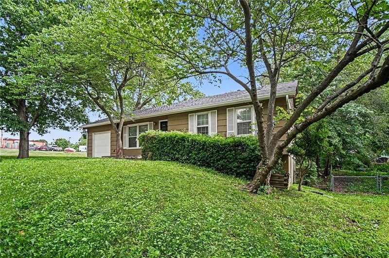 1501 Johnston St, Liberty, MO 64068
