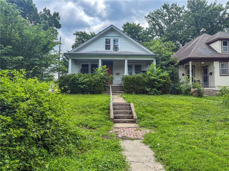 901 9th Ave, Leavenworth, KS 66048