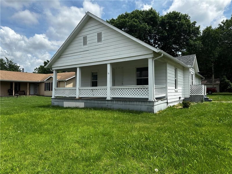 821 10th St, Ottawa, KS 66067