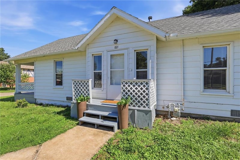 821 10th St, Ottawa, KS 66067