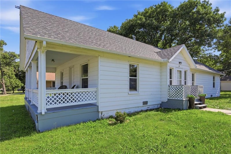 821 10th St, Ottawa, KS 66067