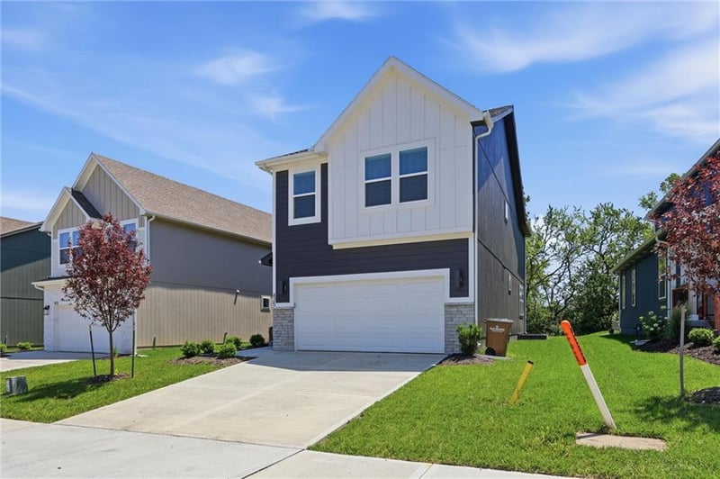 425 Hampstead Dr, Raymore, MO 64083