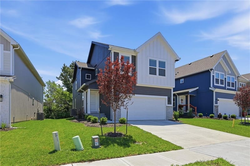 425 Hampstead Dr, Raymore, MO 64083