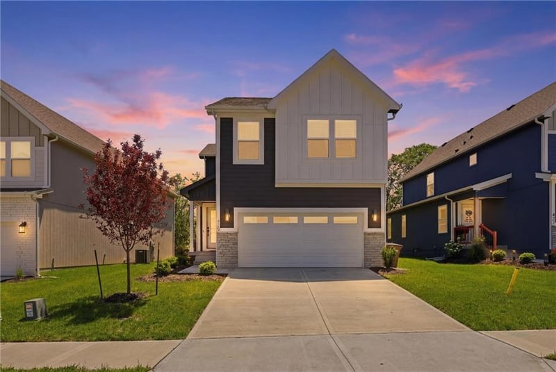 425 Hampstead Dr, Raymore, MO 64083