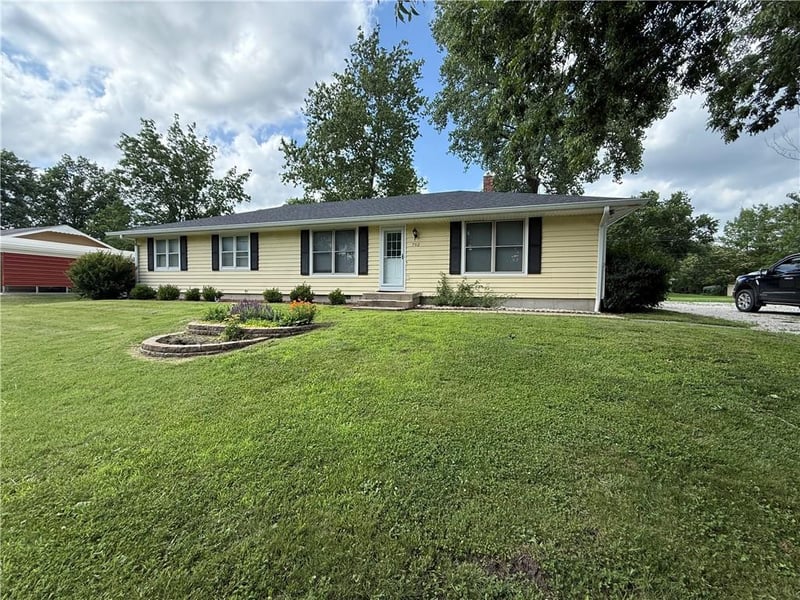 702 Grand Ave, Lacygne, KS 66040