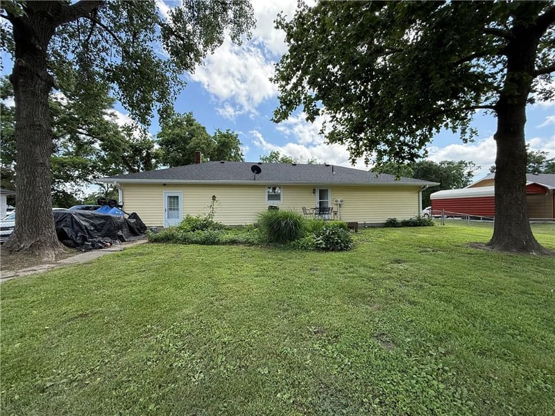 702 Grand Ave, Lacygne, KS 66040