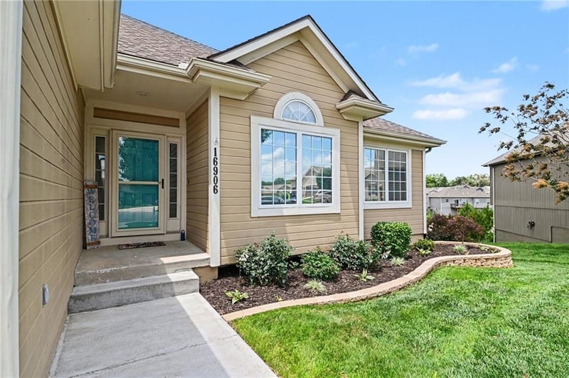 16906 Meadow Creek Ct, Belton, MO 64012