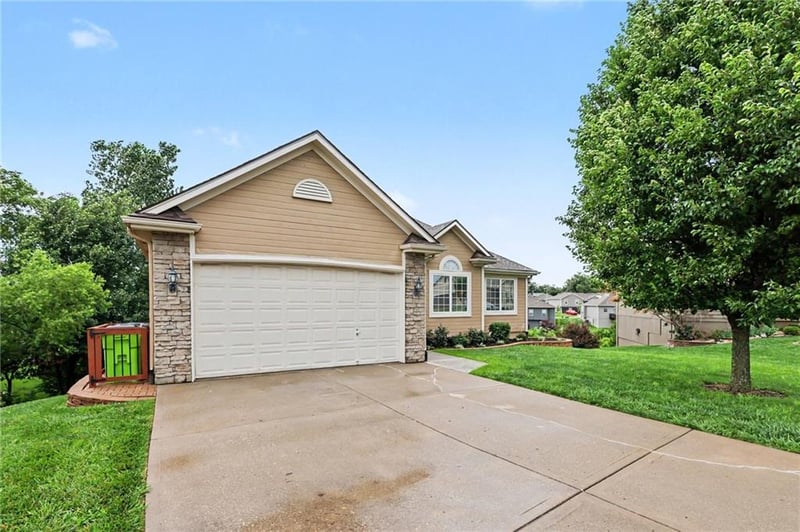 16906 Meadow Creek Ct, Belton, MO 64012