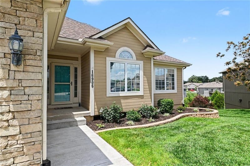 16906 Meadow Creek Ct, Belton, MO 64012
