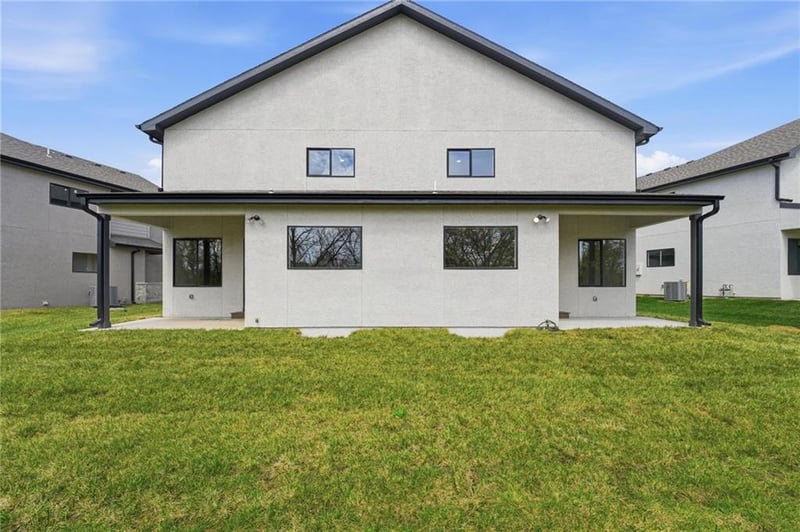 210-212 Orchard Ct, Lee's Summit, MO 64063