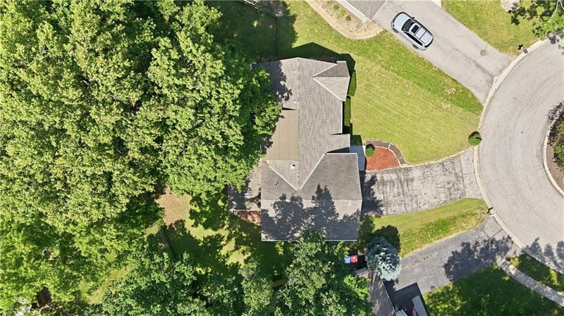 10230 Oakmont Cir, Lenexa, KS 66215
