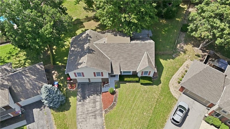 10230 Oakmont Cir, Lenexa, KS 66215