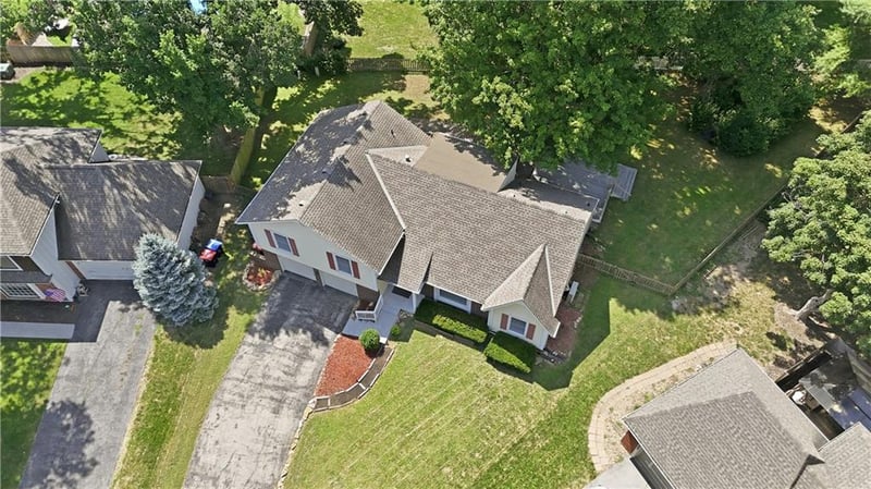10230 Oakmont Cir, Lenexa, KS 66215