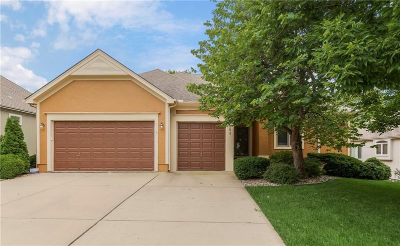 8301 157th St, Overland Park, KS 66223