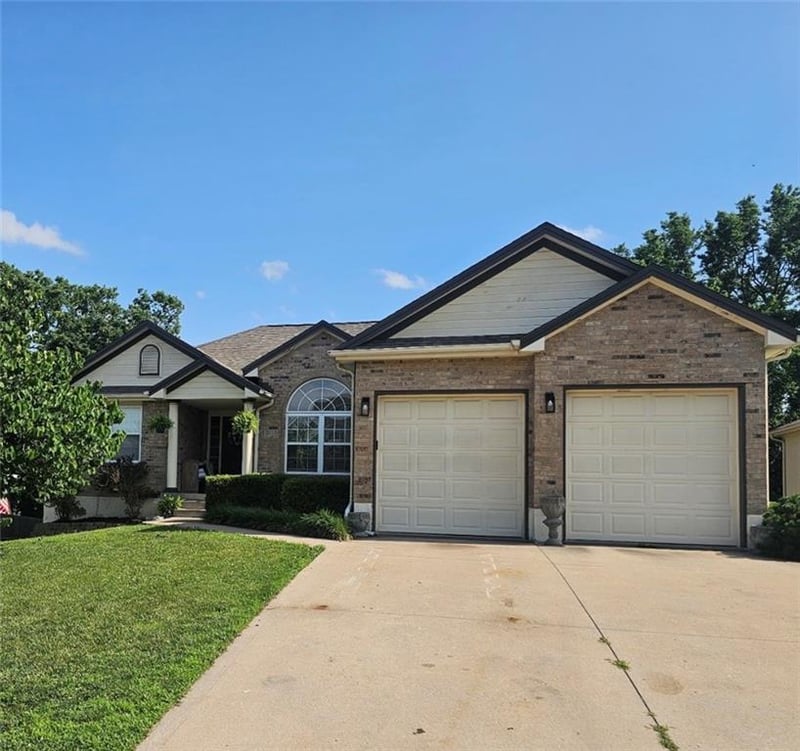 1305 Graystone Cir, Grain Valley, MO 64029