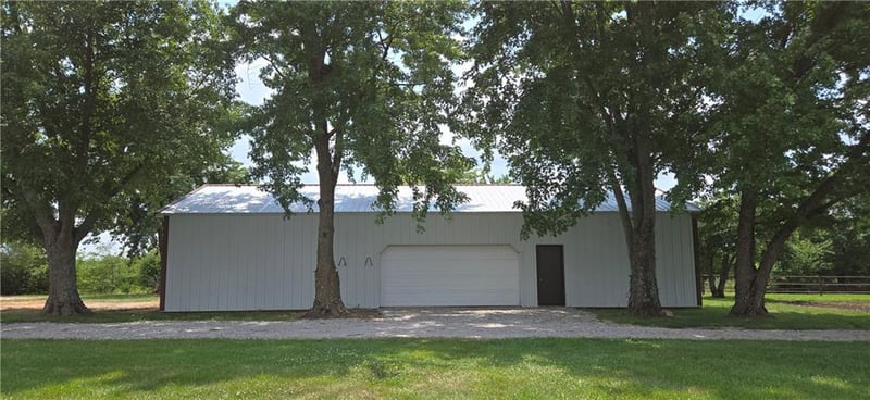 31755 375th St, Osawatomie, KS 66064