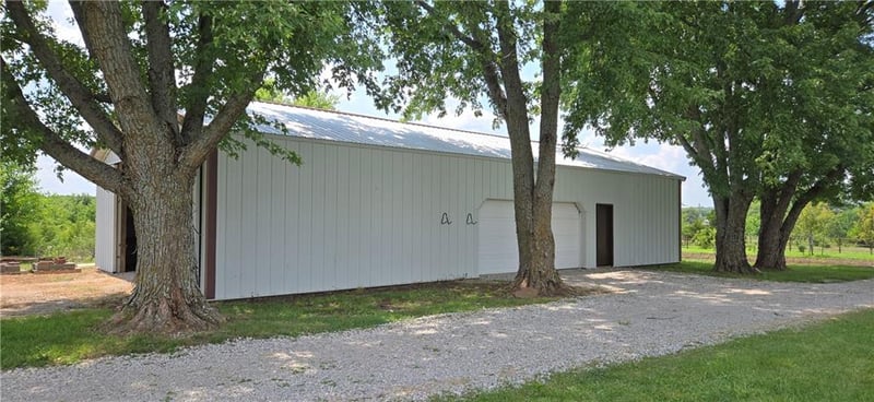 31755 375th St, Osawatomie, KS 66064