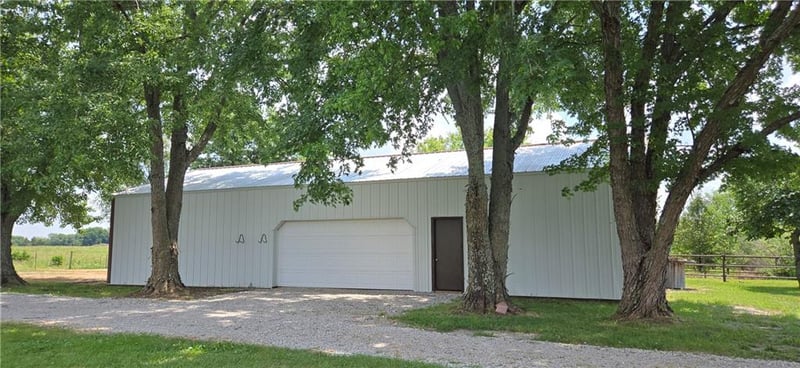 31755 375th St, Osawatomie, KS 66064