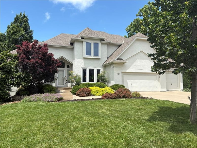 2520 Winterbond Cir, Lee's Summit, MO 64081
