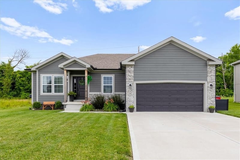1203 Burns Cir, Oak Grove, MO 64075