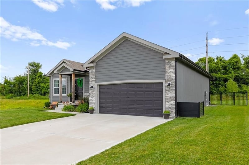 1203 Burns Cir, Oak Grove, MO 64075