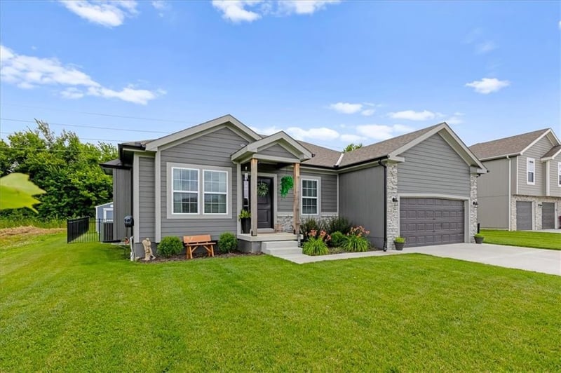 1203 Burns Cir, Oak Grove, MO 64075