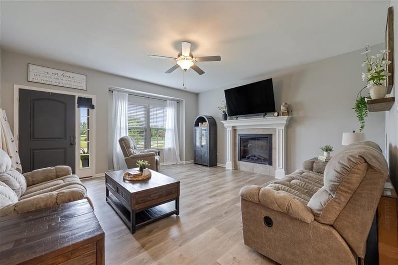 1203 Burns Cir, Oak Grove, MO 64075