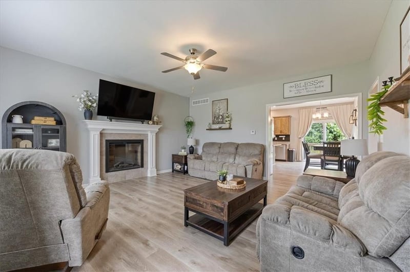 1203 Burns Cir, Oak Grove, MO 64075