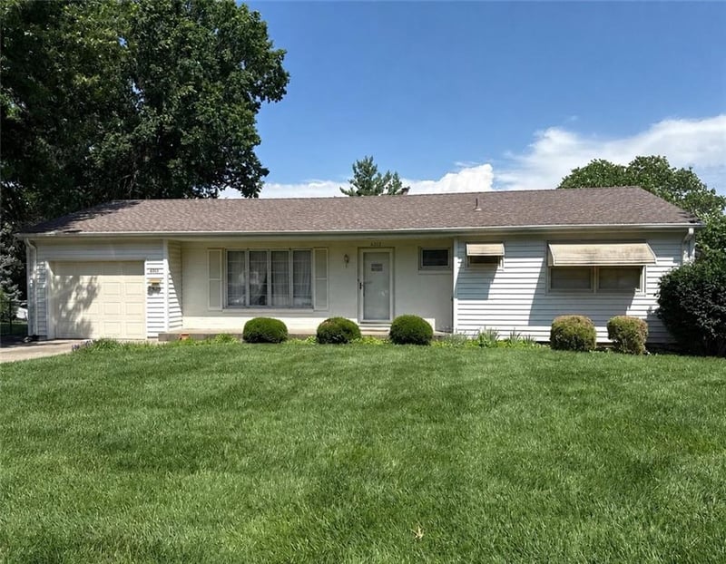6313 Michigan Ave, Gladstone, MO 64118