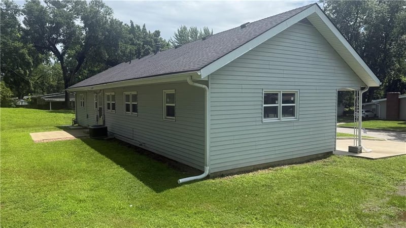 809 Anderson St, Warrensburg, MO 64093