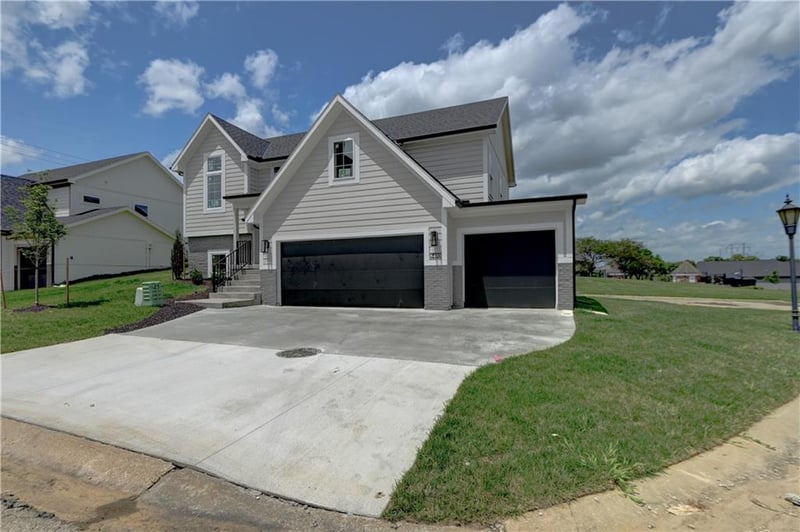 6400 98th St, Kansas City, MO 64153