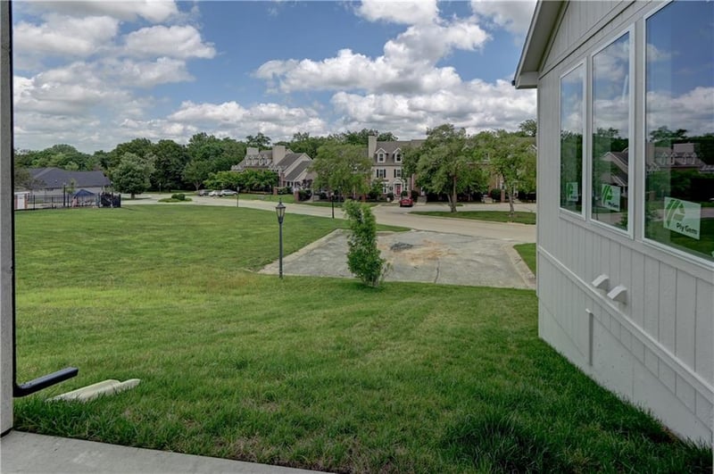 6400 98th St, Kansas City, MO 64153