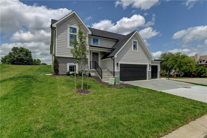 6400 98th St, Kansas City, MO 64153