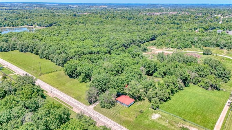 209 Hale Lake Rd, Warrensburg, MO 64093
