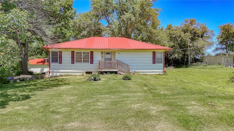 209 Hale Lake Rd, Warrensburg, MO 64093