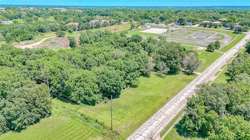 209 Hale Lake Rd, Warrensburg, MO 64093